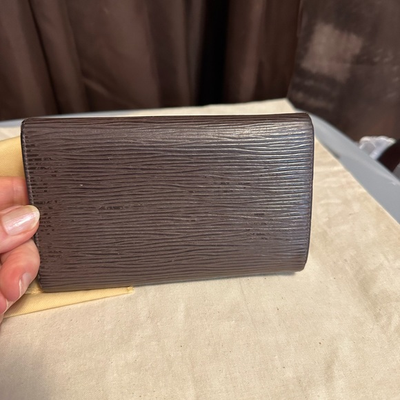 Louis Vuitton wallet. 5.75 x 3.5 deep brown color with dustbag. - Picture 8 of 10